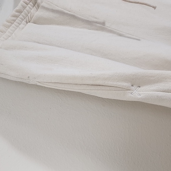 Off white sweats with drawstring and two pockets in front sz M - Picture 5 of 10